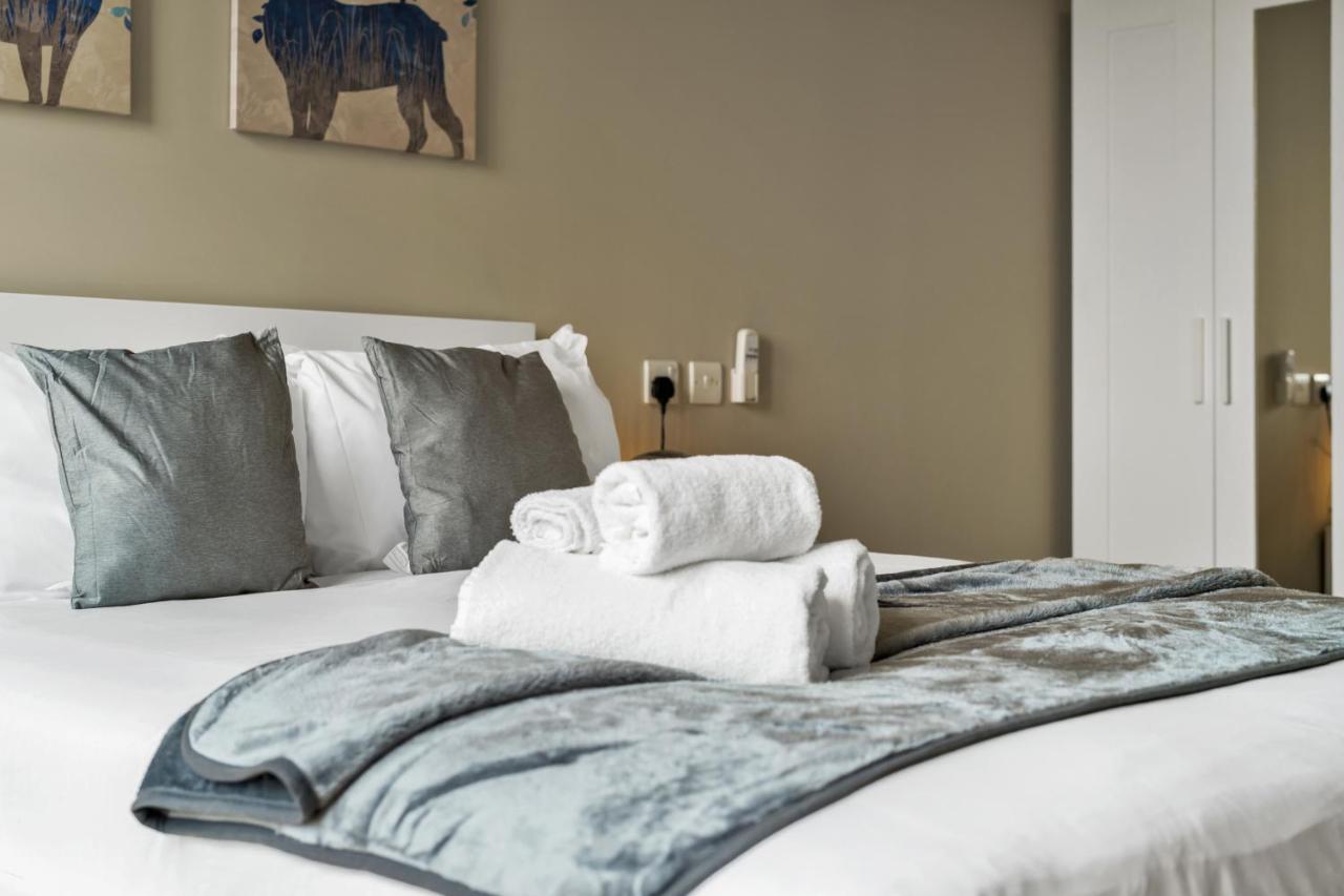 Oyo Fine B&B Hanwell ภายนอก รูปภาพ